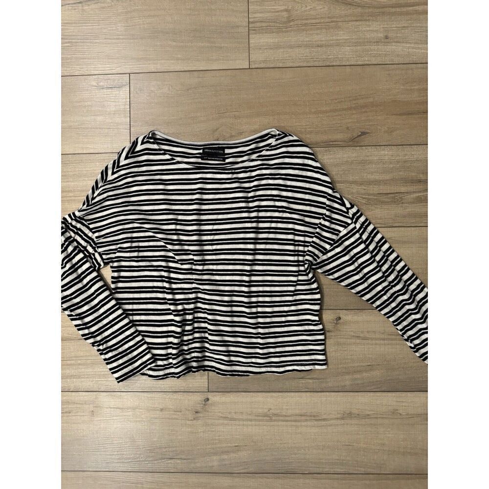 Urban Outfitters Black and White Striped Top Sweater Shirt S‎ Small S-P Women’s